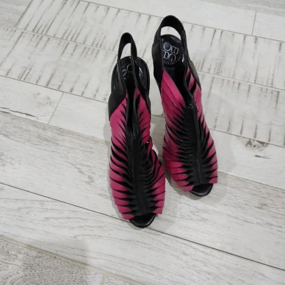 EUC BCBG Generation strappy heels 6.5 - Picture 4 of 4